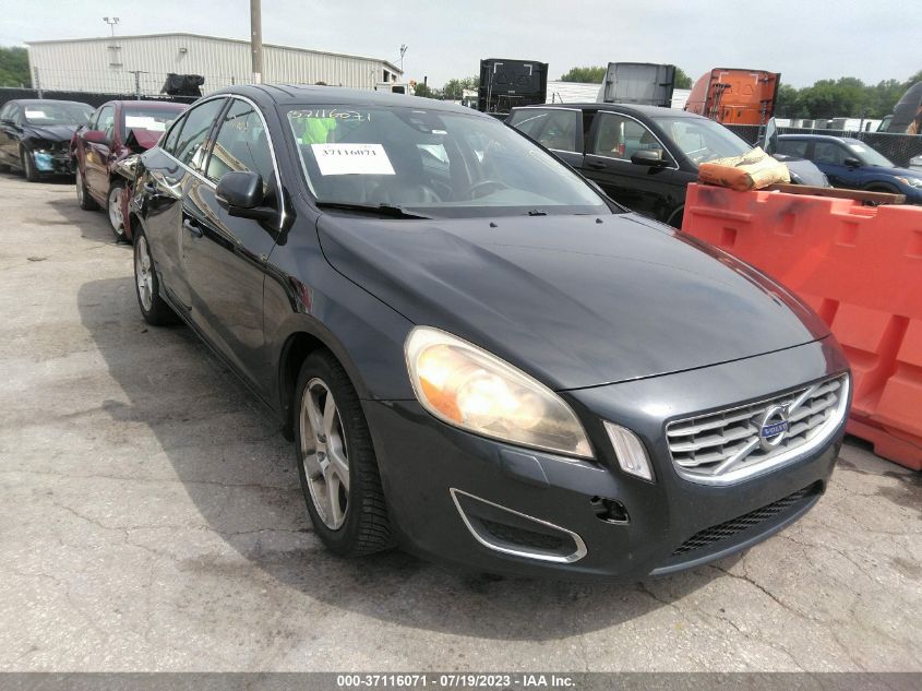 2013 VOLVO S60 T5 - YV1612FS2D2190383