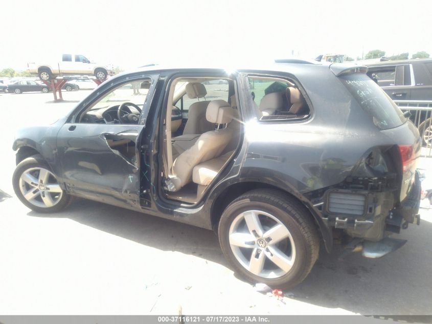 2013 VOLKSWAGEN TOUAREG LUX - WVGEF9BP4DD002802