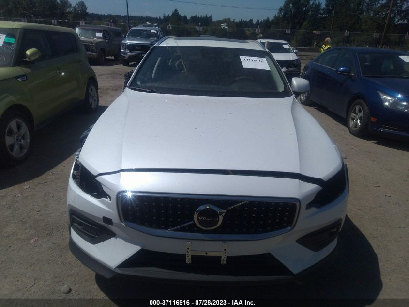 2023 VOLVO V60 CROSS COUNTRY B5 PLUS YV4L12WZ0P2106424