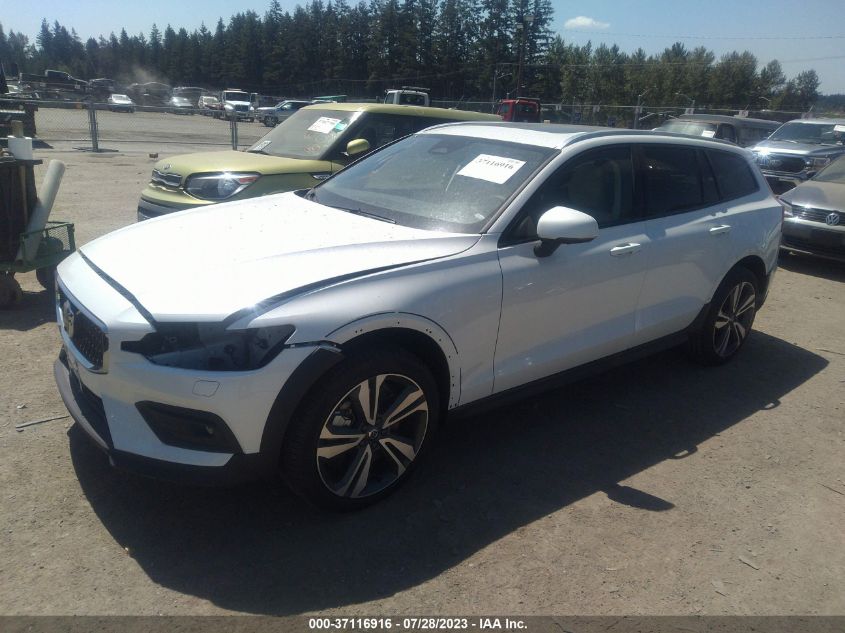2023 VOLVO V60 CROSS COUNTRY B5 PLUS YV4L12WZ0P2106424