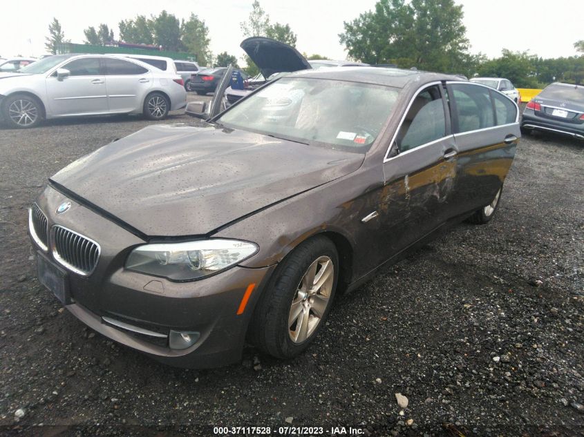2013 BMW 5 SERIES 528I XDRIVE - WBAXH5C55DD111179