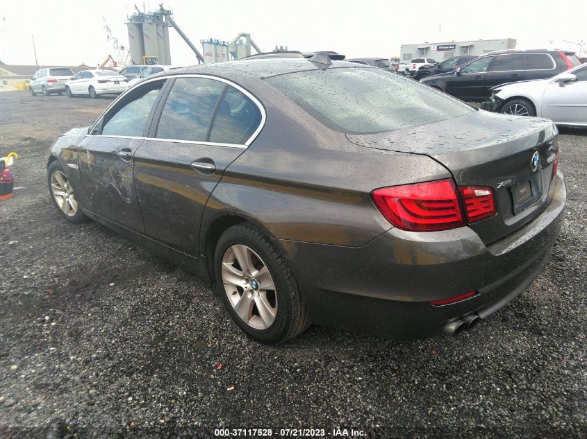 2013 BMW 5 SERIES 528I XDRIVE - WBAXH5C55DD111179