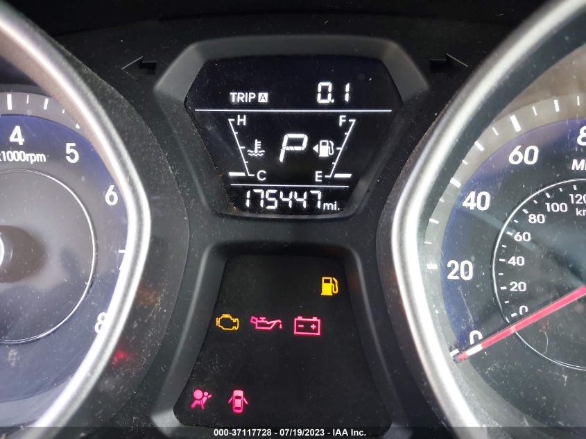 2015 HYUNDAI ELANTRA SE - 5NPDH4AE8FH571694