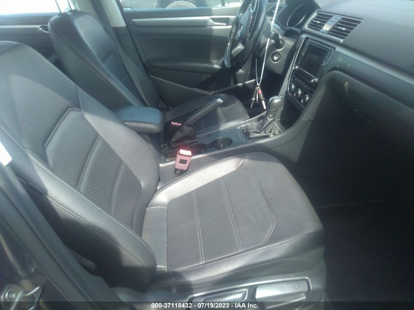 2018 VOLKSWAGEN PASSAT 2.0T S/R-LINE - 1VWAA7A39JC008579