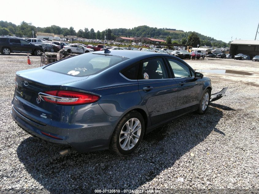 3FA6P0HD0KR107717 Ford Fusion SE 4