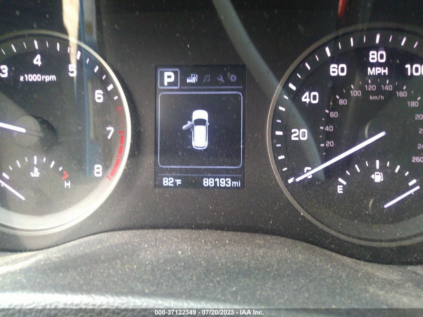 2016 HYUNDAI TUCSON LIMITED/SPORT AND ECO/SE - KM8J33A40GU120801