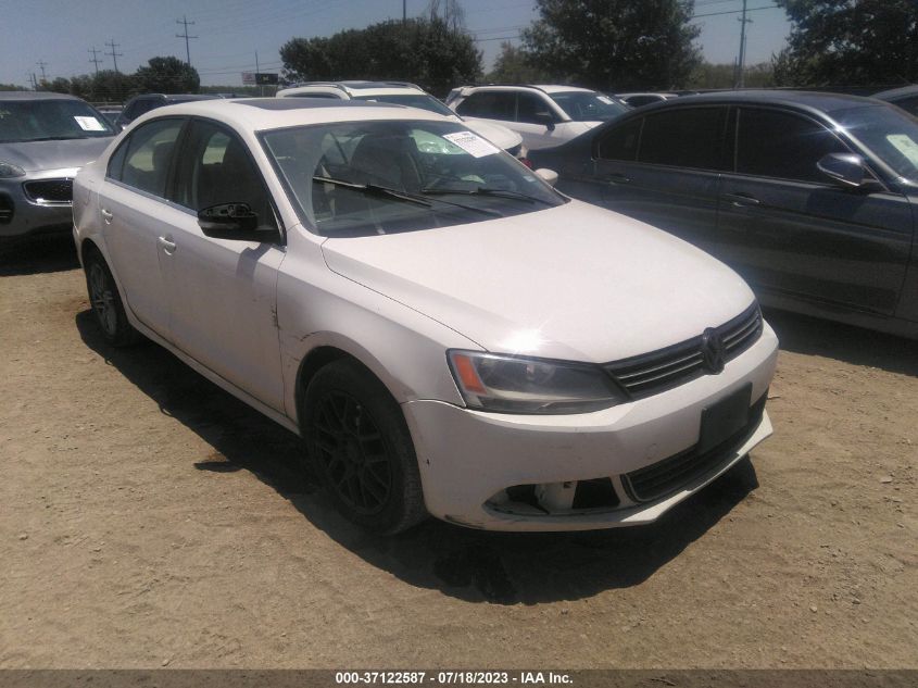 2013 VOLKSWAGEN JETTA SEDAN SE W/CONVENIENCE/SUNROOF - 3VWDX7AJ8DM374806