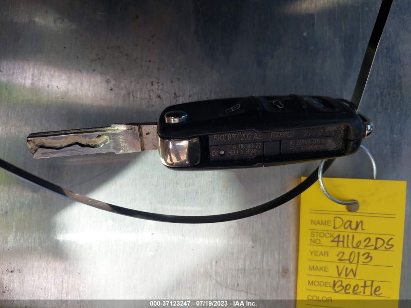 2013 VOLKSWAGEN BEETLE COUPE 2.5L ENTRY - 3VWFP7AT1DM645473