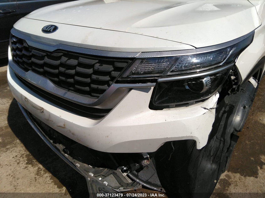 VIN KNDEPCAA3M7215640 2021 KIA SELTOS LX