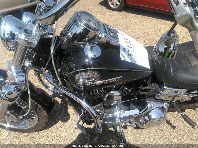 2011 HARLEY-DAVIDSON FXDC 1HD1GV417BC331738