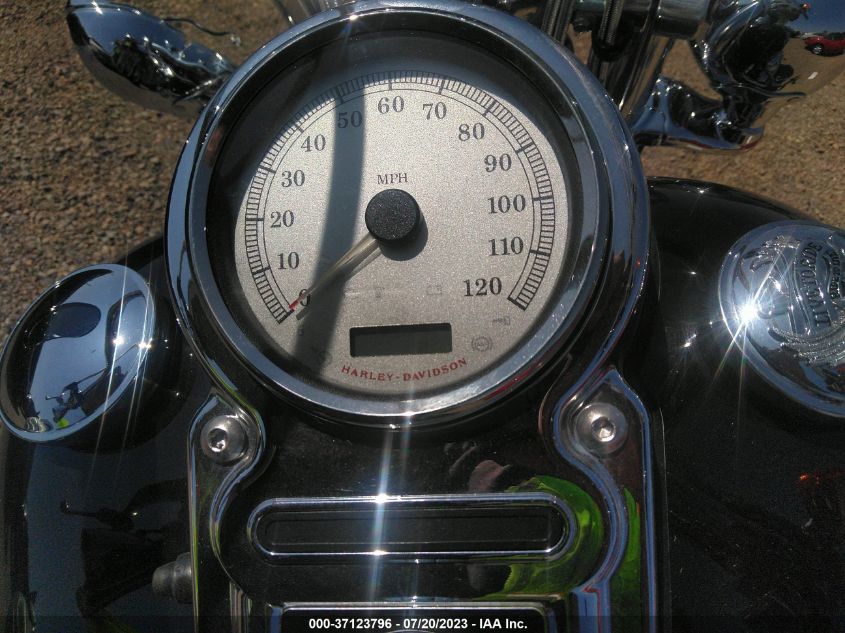 2011 HARLEY-DAVIDSON FXDC 1HD1GV417BC331738