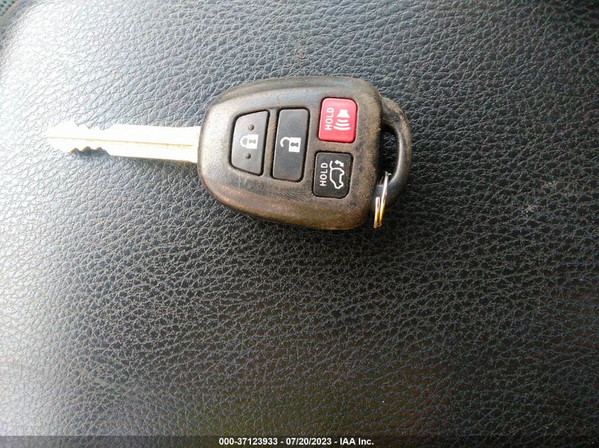 2016 TOYOTA RAV4 XLE - JTMWFREV8GD086002