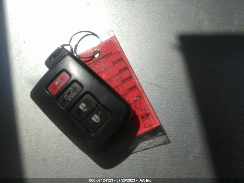 2017 TOYOTA RAV4 HYBRID XLE/LE PLUS JTMRJREV6HD087632