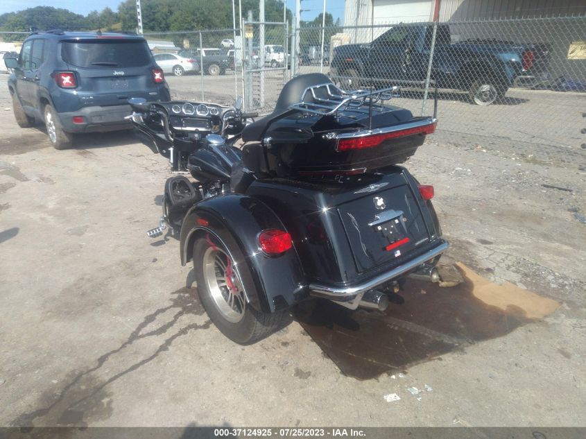 2016 HARLEY-DAVIDSON FLHTCUTG TRI GLIDE ULTRA 1HD1MAL16GB859898