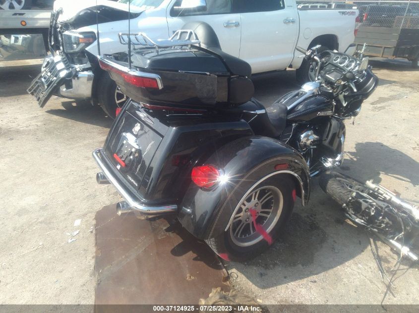 2016 HARLEY-DAVIDSON FLHTCUTG TRI GLIDE ULTRA 1HD1MAL16GB859898