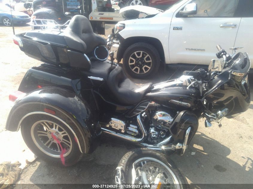 2016 HARLEY-DAVIDSON FLHTCUTG TRI GLIDE ULTRA 1HD1MAL16GB859898