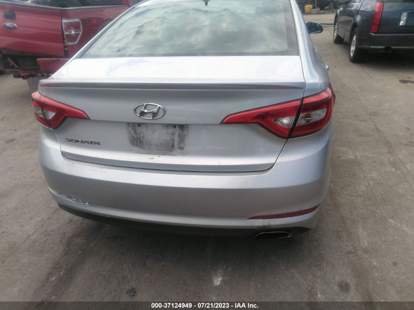 2015 HYUNDAI SONATA 2.4L SE - 5NPE24AF2FH160001