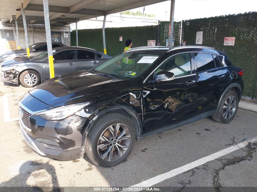 2017 INFINITI QX30 LUXURY SJKCH5CR0HA034441