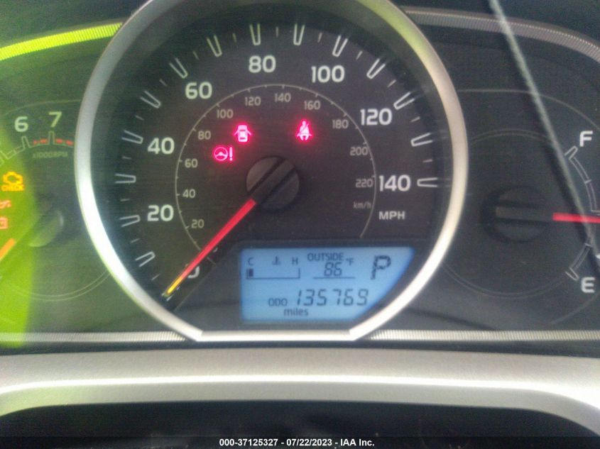 2015 TOYOTA RAV4 LE - JTMZFREV0FD059601