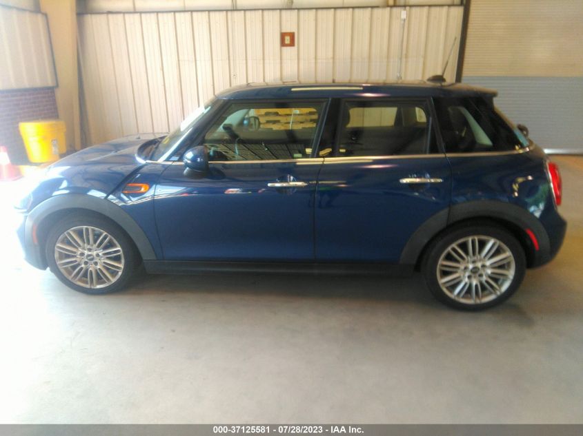 2015 MINI COOPER HARDTOP 4 DOOR WMWXS5C54FT830949