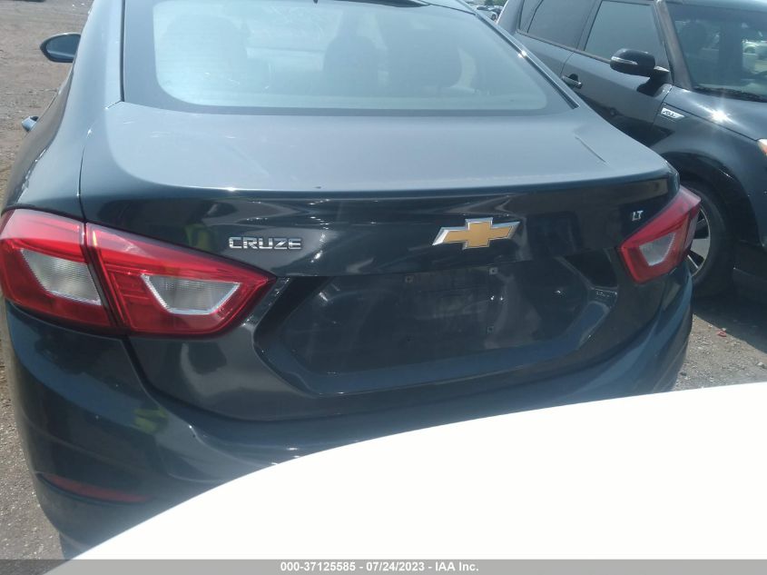 2018 CHEVROLET CRUZE LT - 1G1BE5SM0J7115996