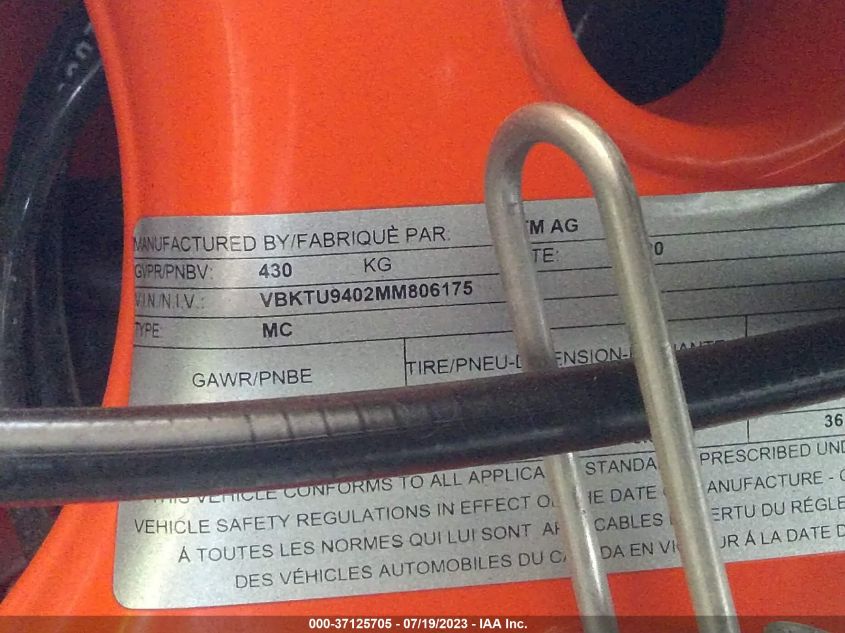 2021 KTM 890 DUKE R VBKTU9402MM806175