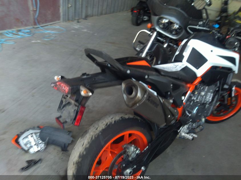 2021 KTM 890 DUKE R VBKTU9402MM806175