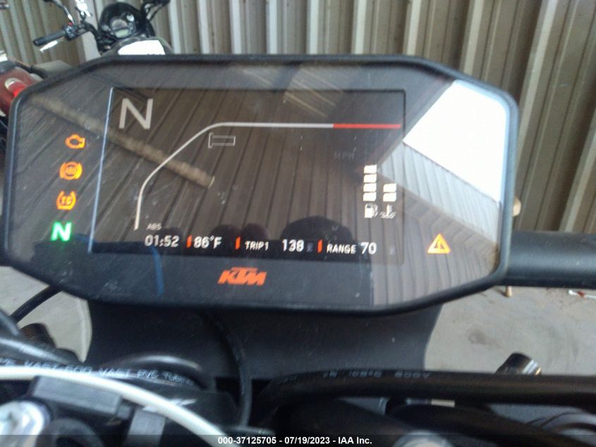 2021 KTM 890 DUKE R VBKTU9402MM806175