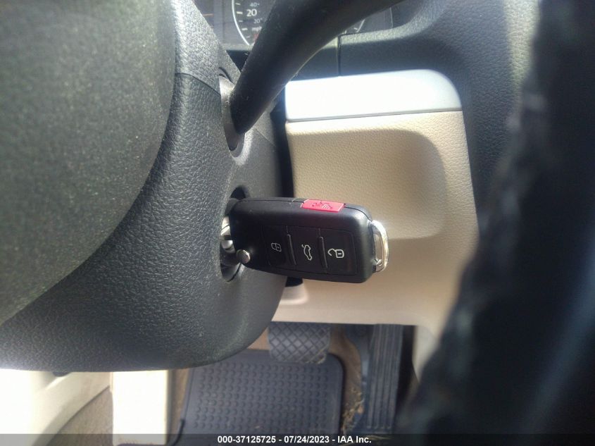 2015 VOLKSWAGEN EOS KOMFORT WVWBW8AH2FV001379