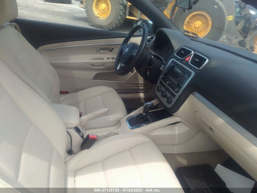 2015 VOLKSWAGEN EOS KOMFORT WVWBW8AH2FV001379