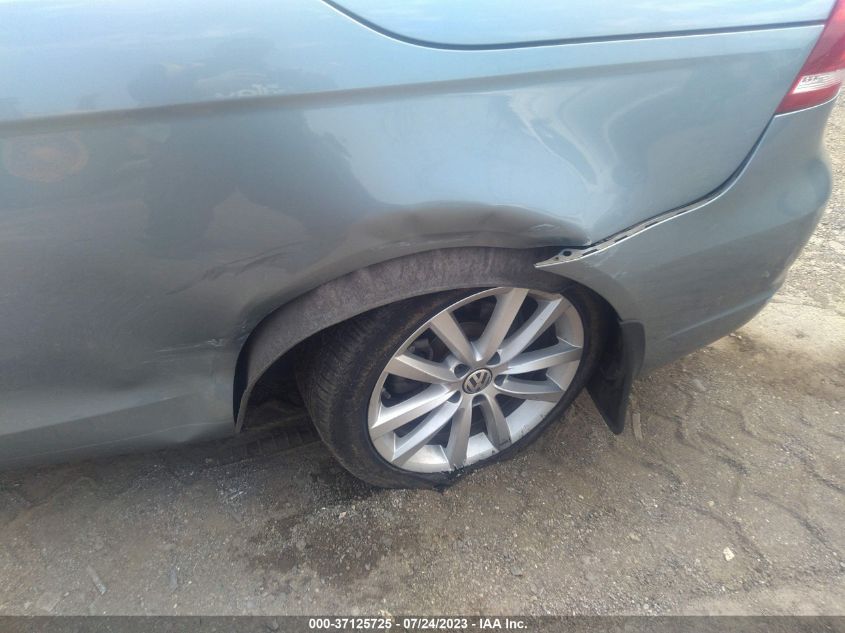 2015 VOLKSWAGEN EOS KOMFORT WVWBW8AH2FV001379