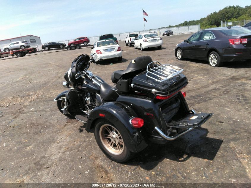 2022 HARLEY-DAVIDSON FLHTCUTG - 1HD1MAF18NB855084
