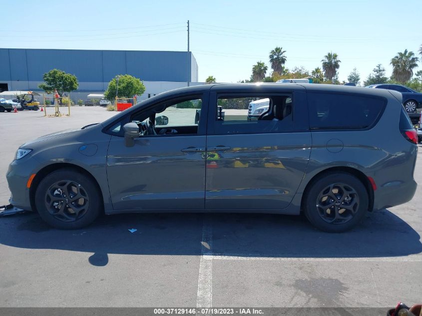 2022 CHRYSLER PACIFICA HYBRID TOURING L - 2C4RC1L7XNR137957