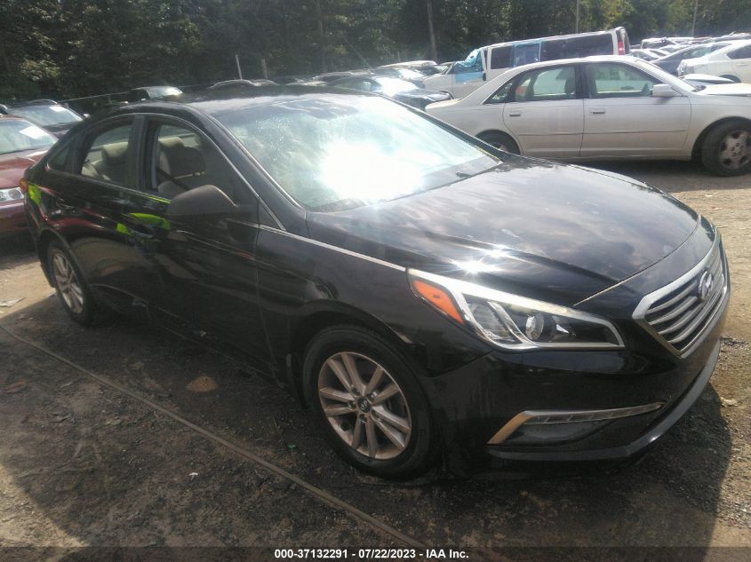 2015 HYUNDAI SONATA 2.4L SE - 5NPE24AF7FH223979