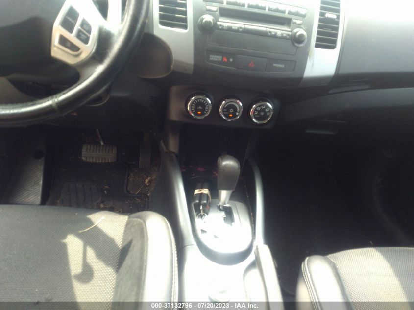 2013 MITSUBISHI OUTLANDER SE - JA4JT3AWXDU011774