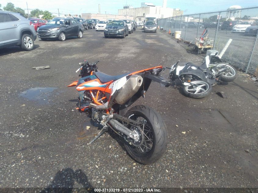 2023 KTM 690 SMC R VBKLSV401PM743346