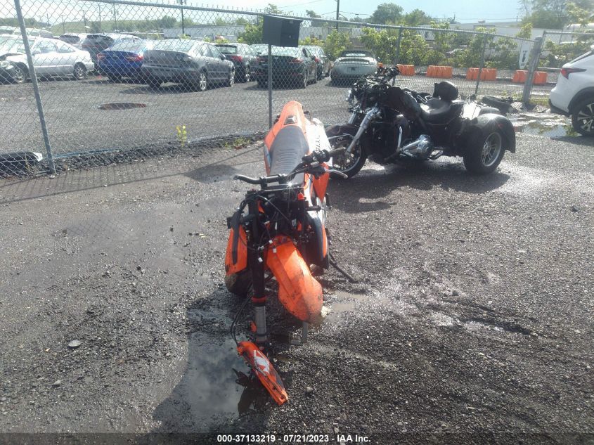 2023 KTM 690 SMC R VBKLSV401PM743346