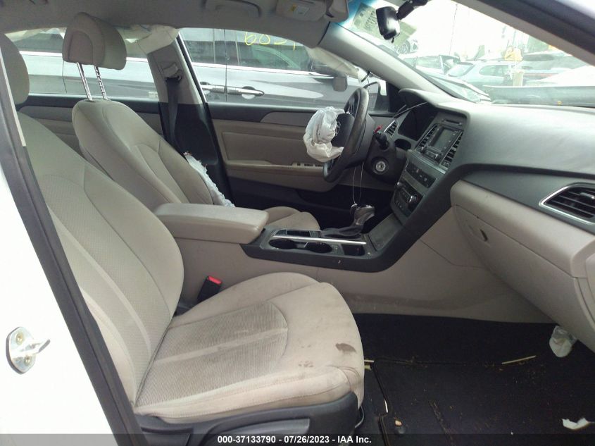 2015 HYUNDAI SONATA 2.4L SE - 5NPE24AF3FH176188