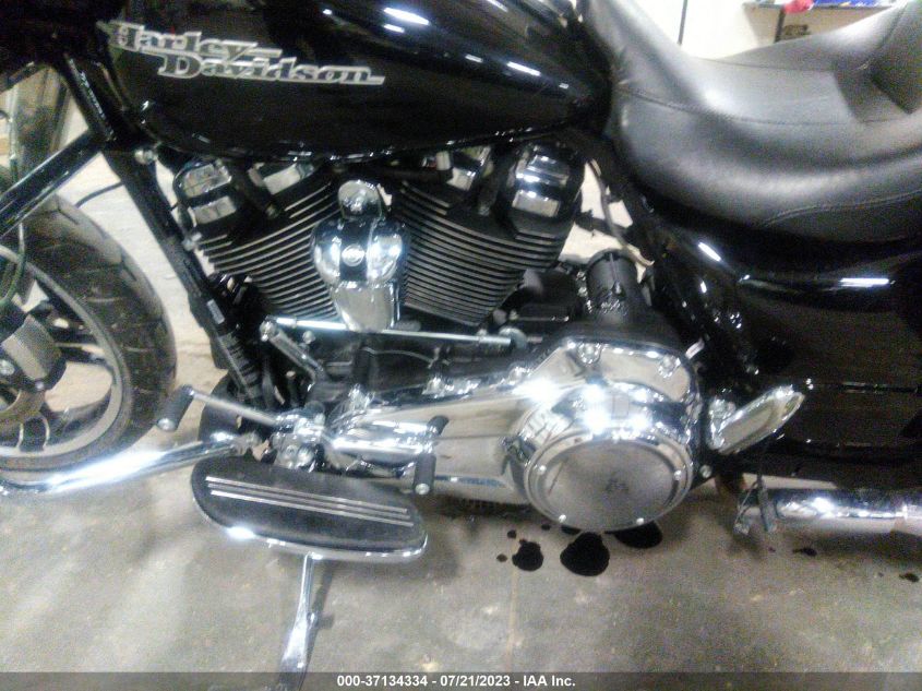 2019 HARLEY-DAVIDSON FLHX - 1HD1KBC13KB617655