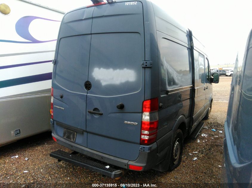 2018 MERCEDES-BENZ SPRINTER CARGO VAN WD3PE7CD4JP638438