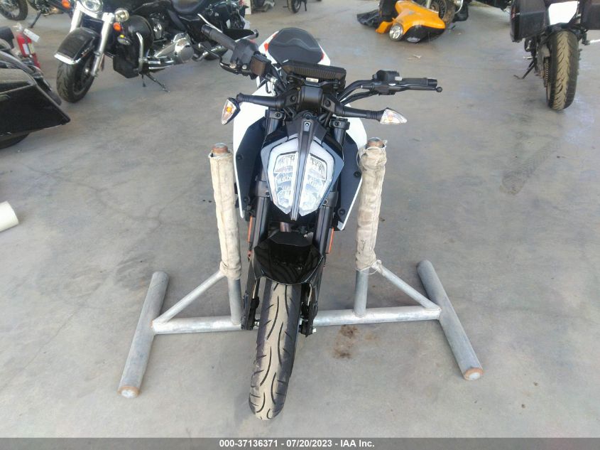 2022 KTM 390 DUKE MD2JPJ406NC263898