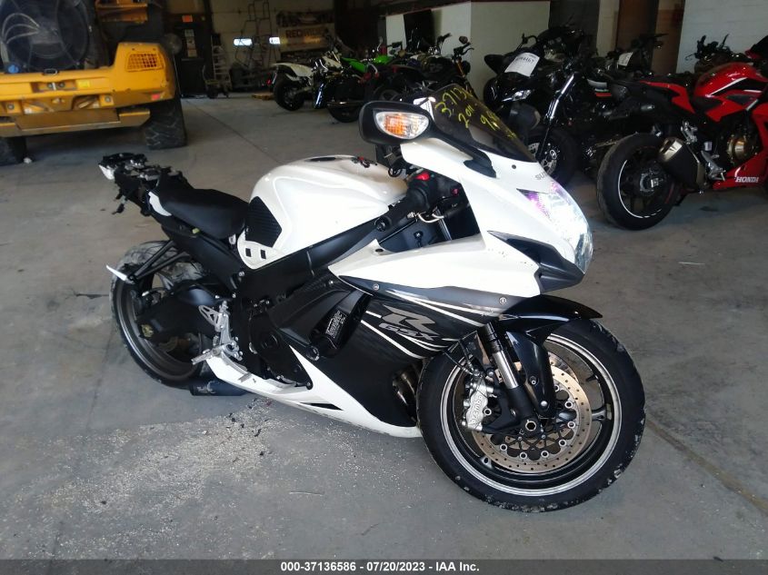 2011 SUZUKI GSX-R600 - JS1GN7FA2B2102880