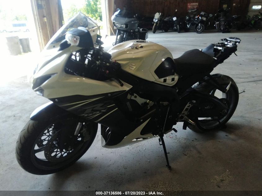 2011 SUZUKI GSX-R600 - JS1GN7FA2B2102880