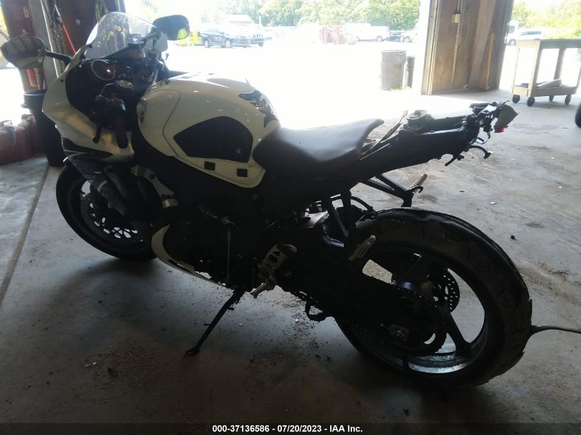 2011 SUZUKI GSX-R600 - JS1GN7FA2B2102880