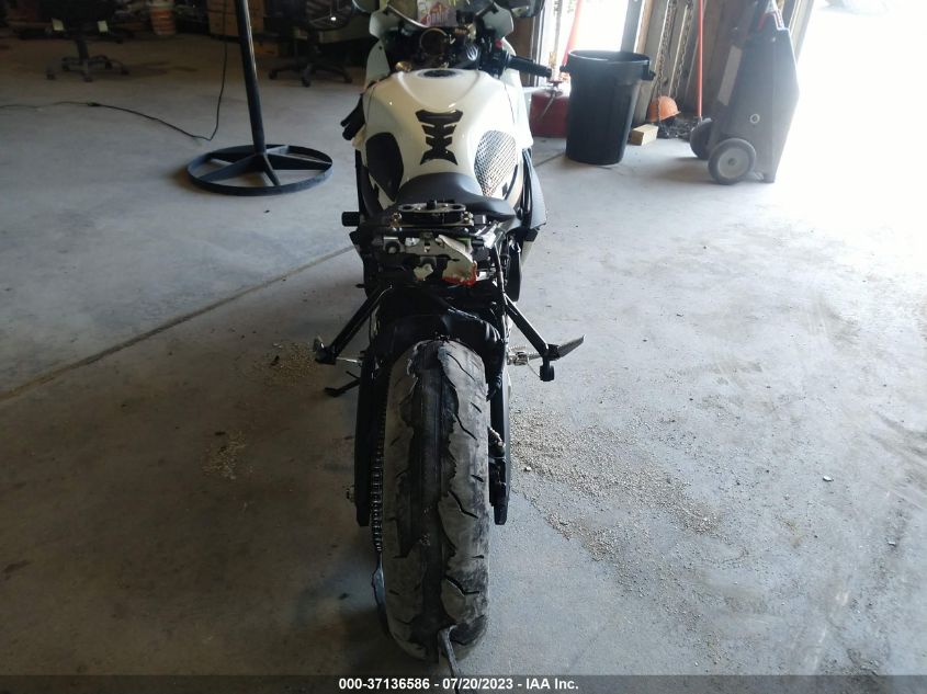 2011 SUZUKI GSX-R600 - JS1GN7FA2B2102880