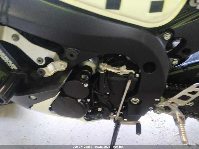 2011 SUZUKI GSX-R600 - JS1GN7FA2B2102880