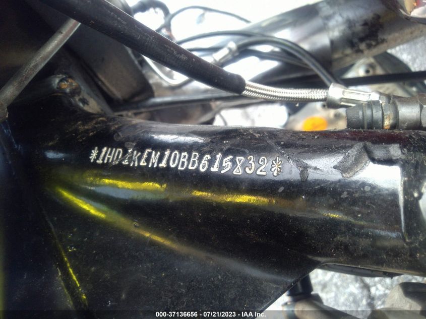 2011 HARLEY-DAVIDSON FLHTK - 1HD1KEM10BB615832
