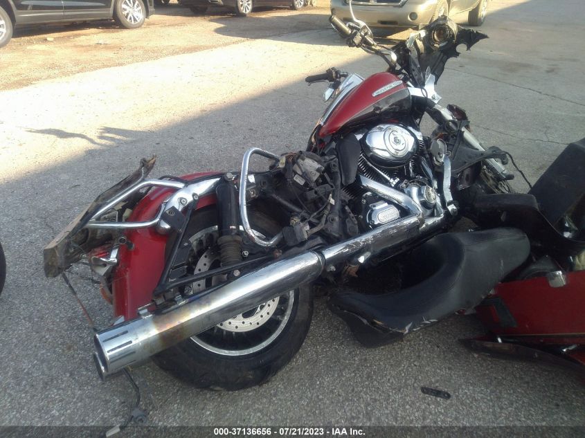 2011 HARLEY-DAVIDSON FLHTK - 1HD1KEM10BB615832