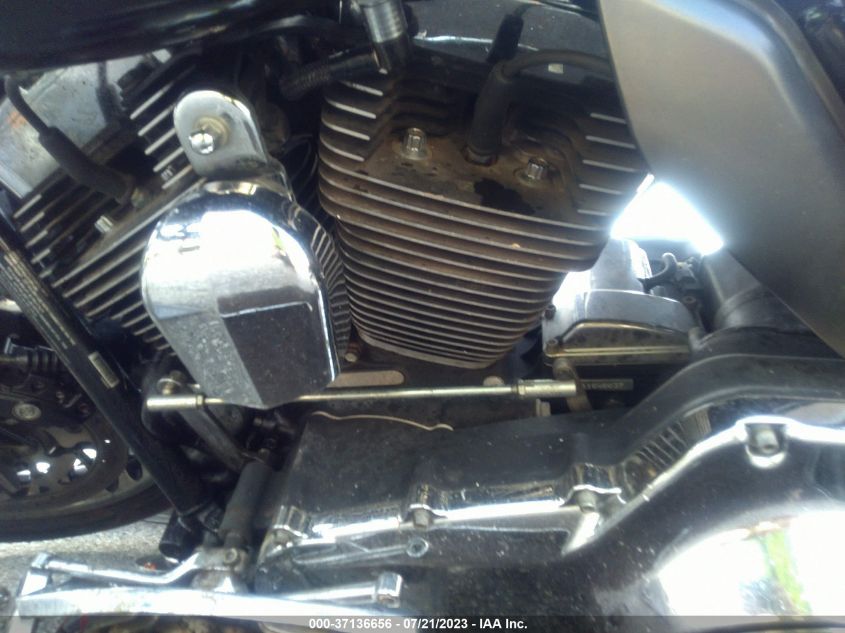 2011 HARLEY-DAVIDSON FLHTK - 1HD1KEM10BB615832