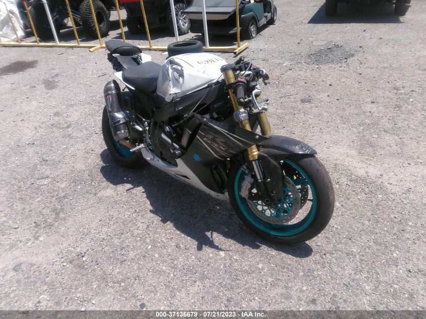 2014 SUZUKI GSX-R750 - JS1GR7MA9E2100832